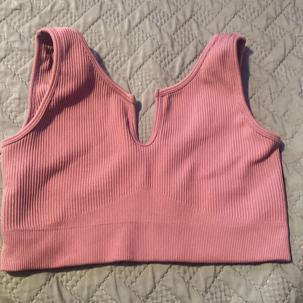 fitness cropped v neck